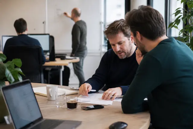 Sfeerbeeld bij het artikel: Softwareontwikkelingsbedrijf kiezen: 10 vragen die je moet stellen